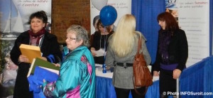 Salon-Emploi-VHSL-a-Valleyfield-visiteurs-kiosque-Sante-et-services-sociaux-Photo-INFOSuroit_com