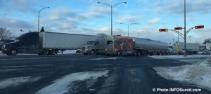 camions-sur-boulevard-mgr-langlois-valleyfield-2-mars-2016-photo-infosuroit-com