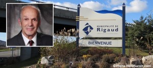 conseiller Michel_Cote et enseigne Municipalite de Rigaud Photo INFOSuroit_com