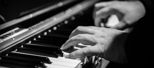 piano-main-musique-classique-photo-pixabay-publiee-par-INFOSuroit-com