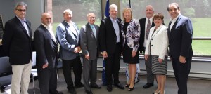 Bibliotheque-de-Vaudreuil-Dorion-ministre-Fortin-deputee-Nichols-et-membres-du-conseil-municipal