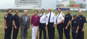 maire de Rigaud et pompiers avec Ministre Lucie_Charlebois pour nouvelle caserne Photo courtoisie