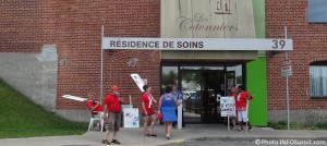 Manifestation-Residence-personnes-ainees-Les-Cotonniers-photo-INFOSuroit-com