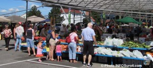 Marche public de Valleyfield saison 2016 visiteurs kiosques tomates ble d_inde Photo INFOSuroit