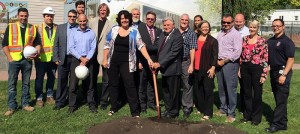 pelettee-de-terre-nouvel-hotel-de-ville-rigaud-elus-et-personnel-photo-courtoisie