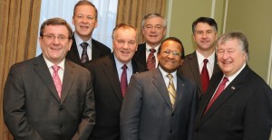 regislabeaume-denislapointe-avec-membres-alliance-villes-grandslacs-et-saintlaurent-10-dec2010