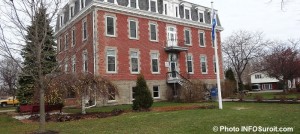 bibliotheque-centre-municipal-hotel-de-ville-st-louis-de-gonzague-photo-infosuroit