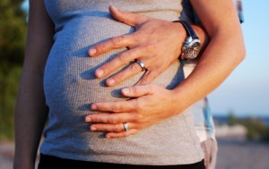 futurs-parents-femme-enceinte-photo-pixabay-via-infosuroit