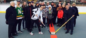 chuot-et-sbillette-mise-au-jeu-inauguration-patinoire-multisports-photo-courtoisie