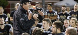 coach-football-patricklauzon-joueurs-noiretor-collegevalleyfield-photo-colval-via-infosuroit