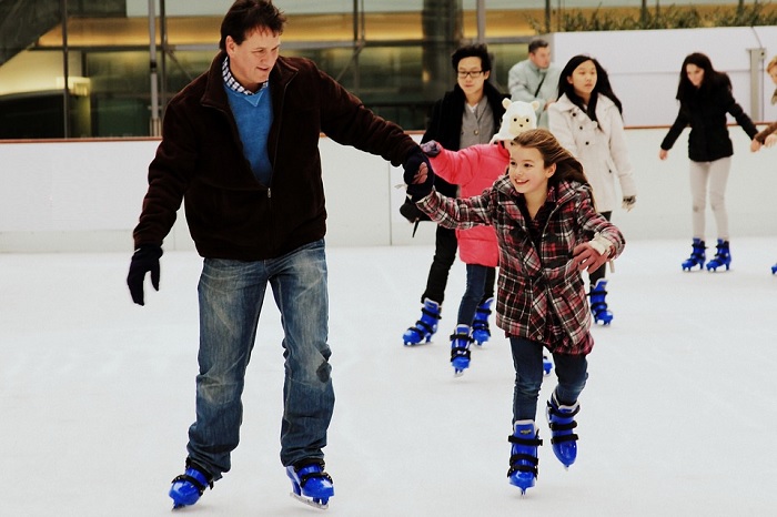 patinage-patins-famille-glace-hiver-photo-skate-via-pixabay