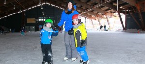 famille-patinoire-agora_citoyenne-patin-glace-hiver-photo-courtoisie-chateauguay
