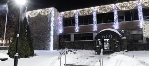 hotel-de-ville-beauharnois-hiver-lumieres-noel-photo-courtoisie