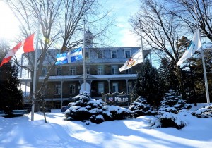 Drapeaux_en_berne hotel_de_ville Chateauguay Photo courtoisie VC