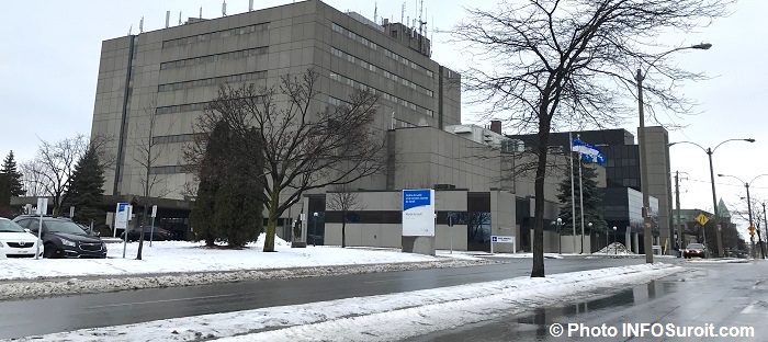 Hopital du Suroit a Valleyfield hiver vue globale entree et ambulances Photo INFOSuroit