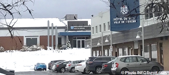 bibliotheque municipale et hotel de ville Mercier hiver Photo INFOSuroit_com