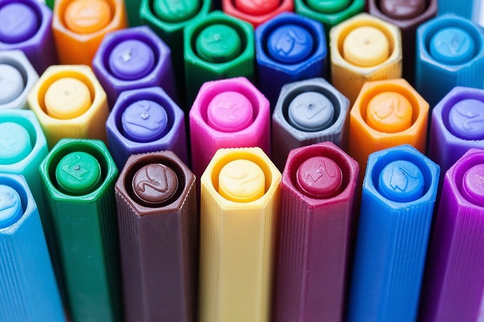 bouchons crayons feutre Photo Stux via Pixabay