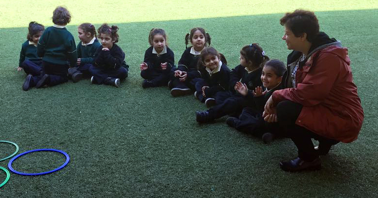 prescolaire au Liban RoxaneFarah avec jeunes de la maison enseignement SainteFamille Photo ColVal