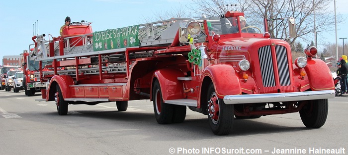 Defile Saint-Patrick de Chateauguay 2017-10 vieux camion pompier Photo INFOSuroit-Jeannine_Haineault