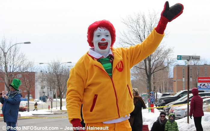 Defile Saint-Patrick de Chateauguay 2017-12 RonaldMcDonald Photo INFOSuroit-Jeannine_Haineault