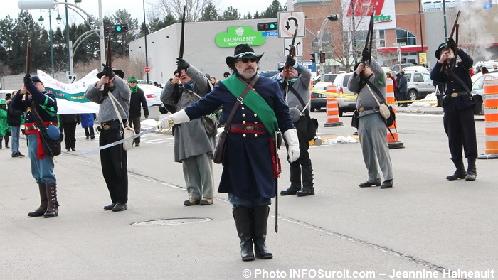 Defile Saint-Patrick de Chateauguay 2017-7 tirs fusils Photo INFOSuroit-Jeannine_Haineault