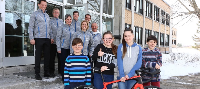 equipe VieenForme et eleves ecole St-Paul Beauharnois Photo courtoisie