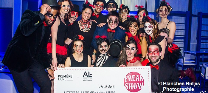 remise cheque Freak_Show 2017 Photo courtoisie FondationAnnaLaberge