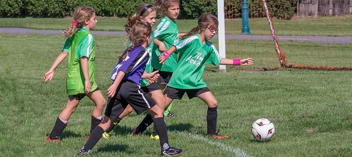 soccer sport loisir filles jeunesse Photo Ve2Cjw via Pixabay publiee par INFOSuroit