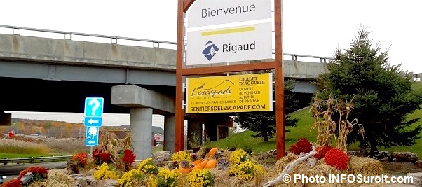 enseigne bienvenue a Rigaud automne Photo INFOSuroit_com