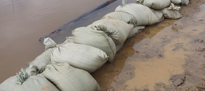 inondation sacs de sable riviere Photo FesikReporter Via Pixabay