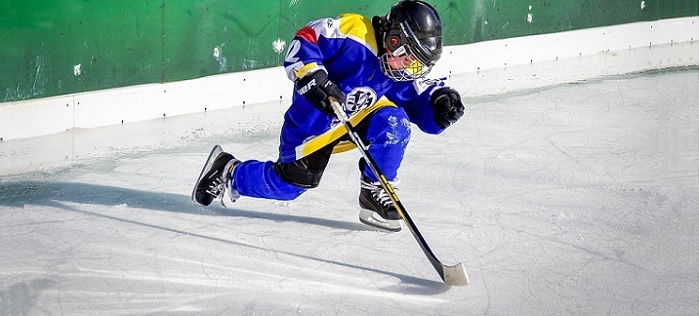 jeune-sportif-hockey-glace-Photo-Fotoblend-via-Pixabay