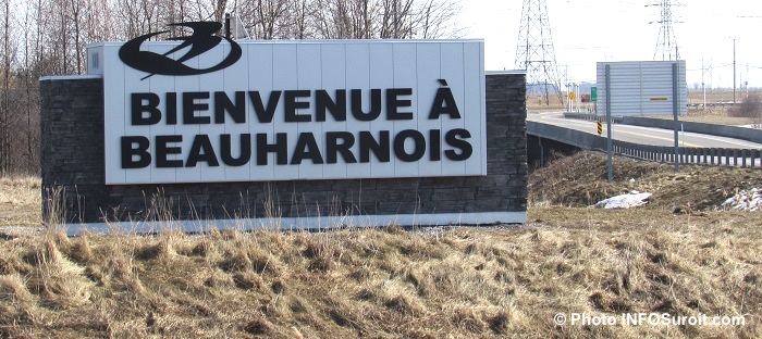 enseigne Bienvenue_a_Beauharnois pres A30 Photo INFOSuroit