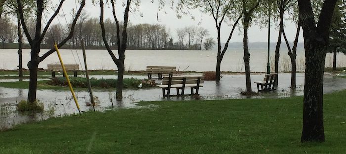 inondation bancs de parc pluie Photo Ville_de_Beauharnois