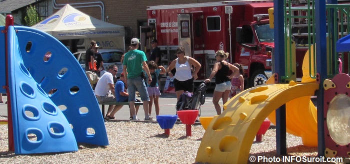 fete familiale 2015 a St-Louis-de-Gonzague modules jeux camion pompiers Photo INFOSuroit