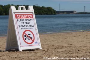 panneau plage fermee baignade interdite plage Saint-Timothee Photo INFOSuroit-JeannineHaineault