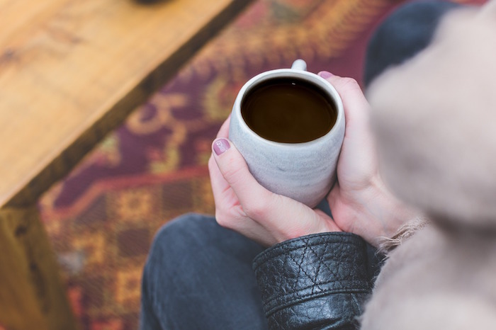 cafe-rencontre breuvage chaud discussion Photo StockSnap via Pixabay CC0