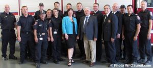 pompiers avec deputee LCharlebois et maire de Rigaud sept2017 Photo INFOSuroit