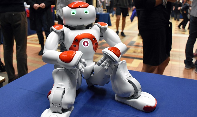 College_Valleyfield robot Nao rouge Portes Ouvertes 2017 photo ColVal
