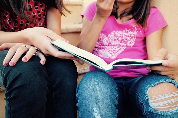 lecture accompagnement enfant perseverance scolaire Photo SweetLouise via Pixabay CC0