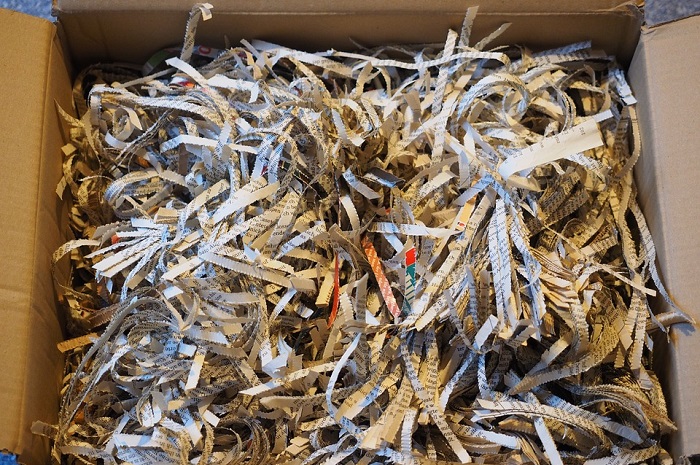 dechiquetage papier documents Shred-It recyclage Photo Hans via Pixabay CC0