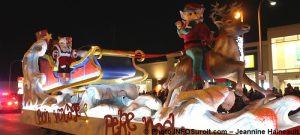 Chateauguay Histoire de Noel 2017 defile char Pere Noel Photo INFOSuroit-Jeannine_Haineault