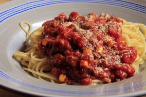 spaghetti bolognese pates alimentaires photo Kalhh via Pixabay CC0