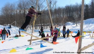 Festival Glisse et reglisse Rigaud 2018 hiver enfants jeux balancoire photo INFOSuroit-Jeannine_Haineault