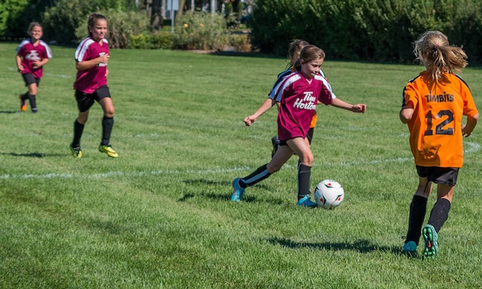 filles soccer ballon equipe saison estivale camp photo ve2cjw via Pixabay CC0 et INFOSuroit