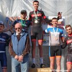 Grand prix cycliste Ste-Martine 2018 velo podium hommes avec MLaberge mairesse photo INFOSuroit-Jeannine_Haineault