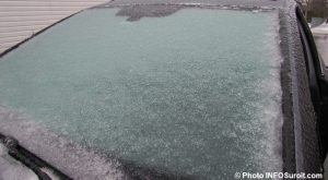 glace pare-brise auto verglas pluie verglacante avr2018 photo INFOSuroit