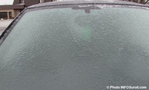 pare-brise gele verglas glace gresil photo INFOSuroit
