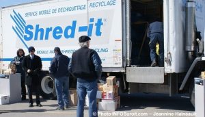 service de dechiquetage Shred-It photo INFOSuroit-Jeannine_Haineault