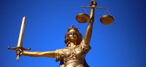 Dame Justice statue jugement justice photo WilliamCho Via Pixabay CC0 et INFOSuroit