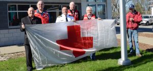 Levee du drapeau Croix-Rouge caserne pompiers ville Chateauguay photo courtoisie